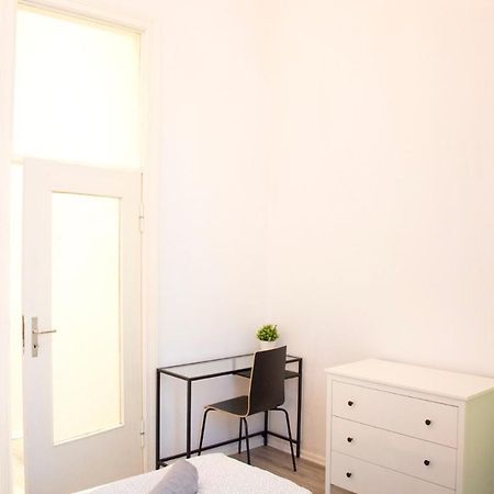 Moabit Family Apartment Берлин Екстериор снимка