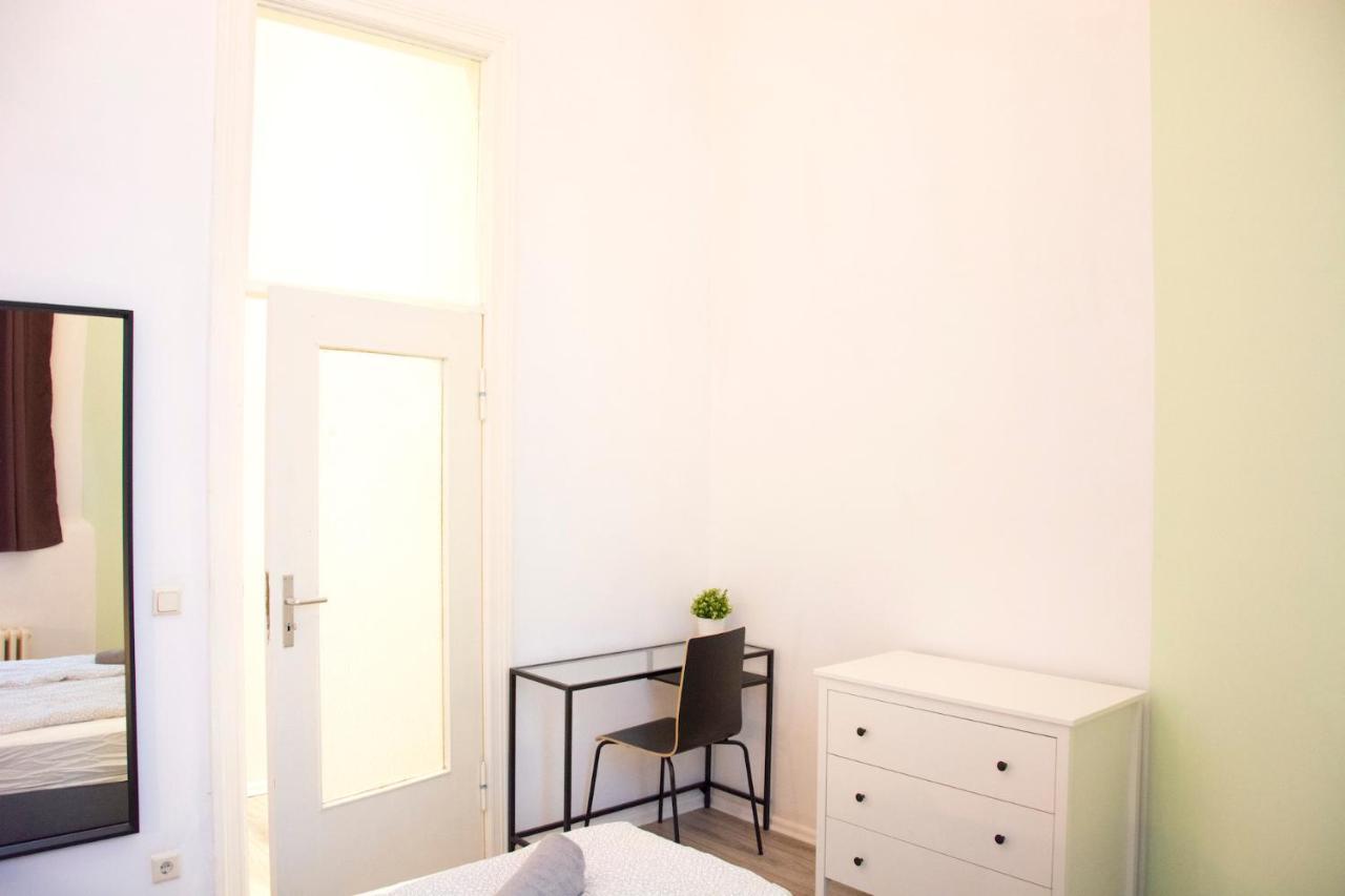 Moabit Family Apartment Берлин Екстериор снимка