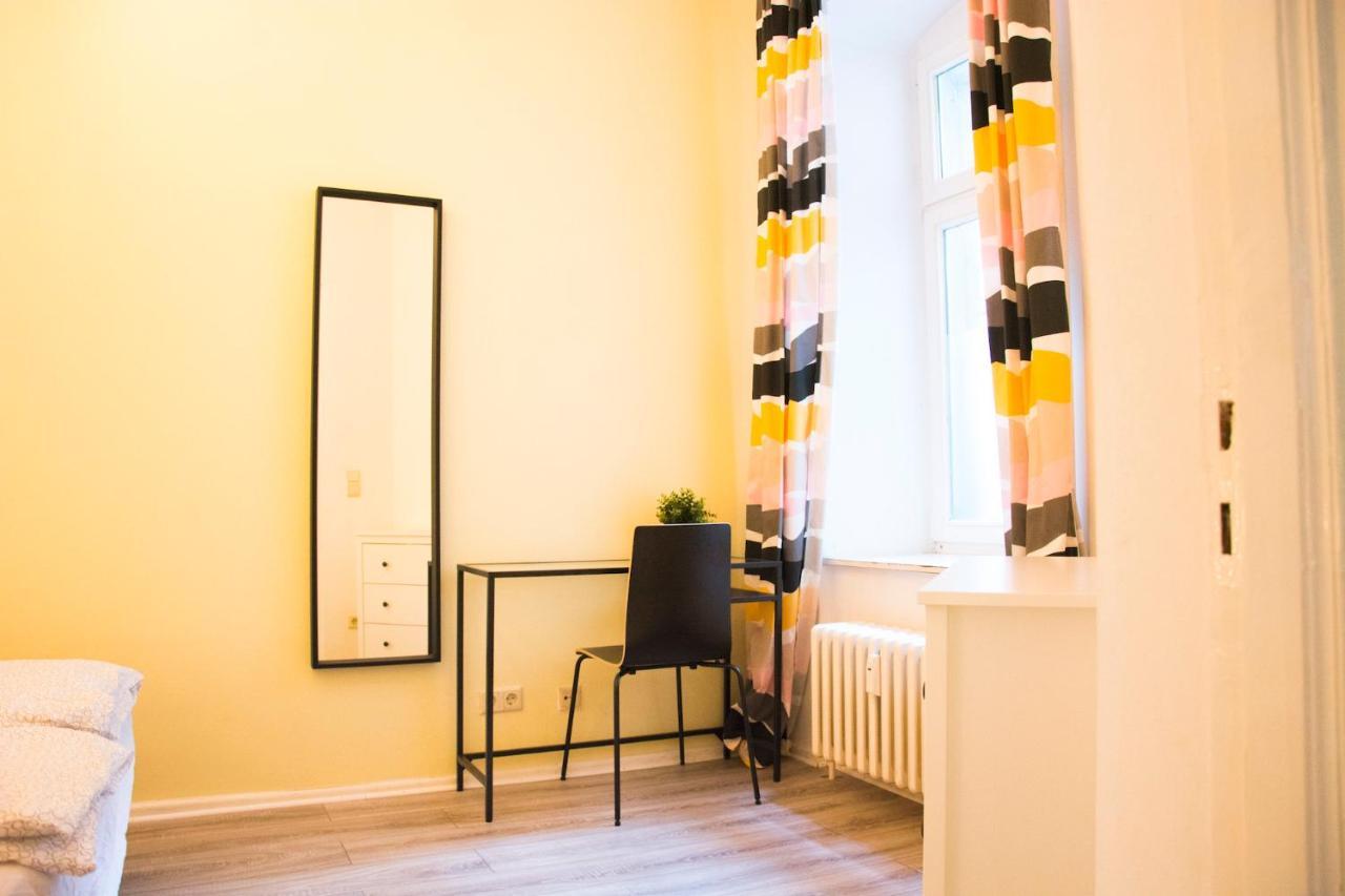 Moabit Family Apartment Берлин Екстериор снимка